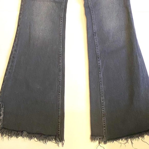 Free People “Vintage Flare” Jeans Black Distressed Raw Hem Women’s 26 - Picture 4 of 7